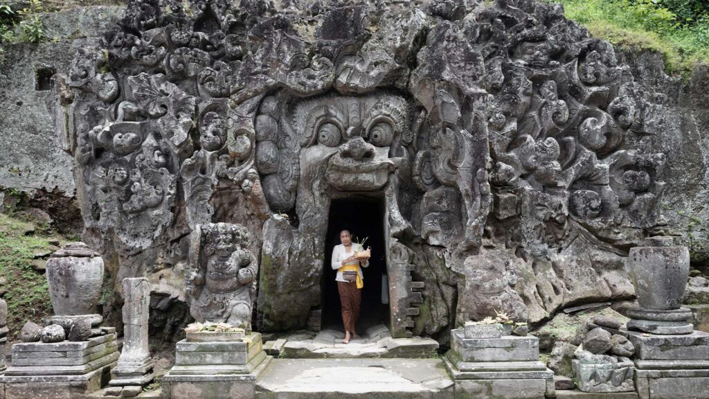 goa gajah temple natural stone best arciestecture in bali