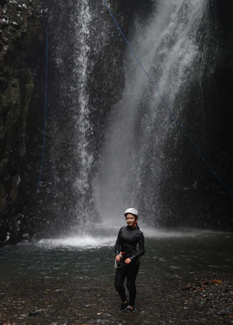canyoying gitgit waterfall