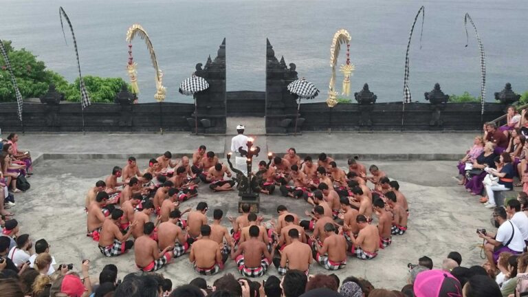 Uluwatu Temple Private Tour with Kecak Fire Dance