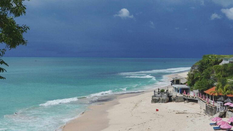 Dreamland Beach Private Driver Tour Bali