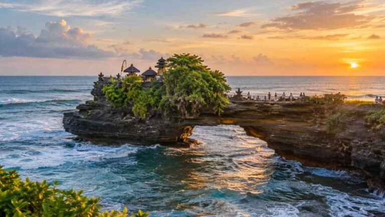 Batu Bolong Temple Bali